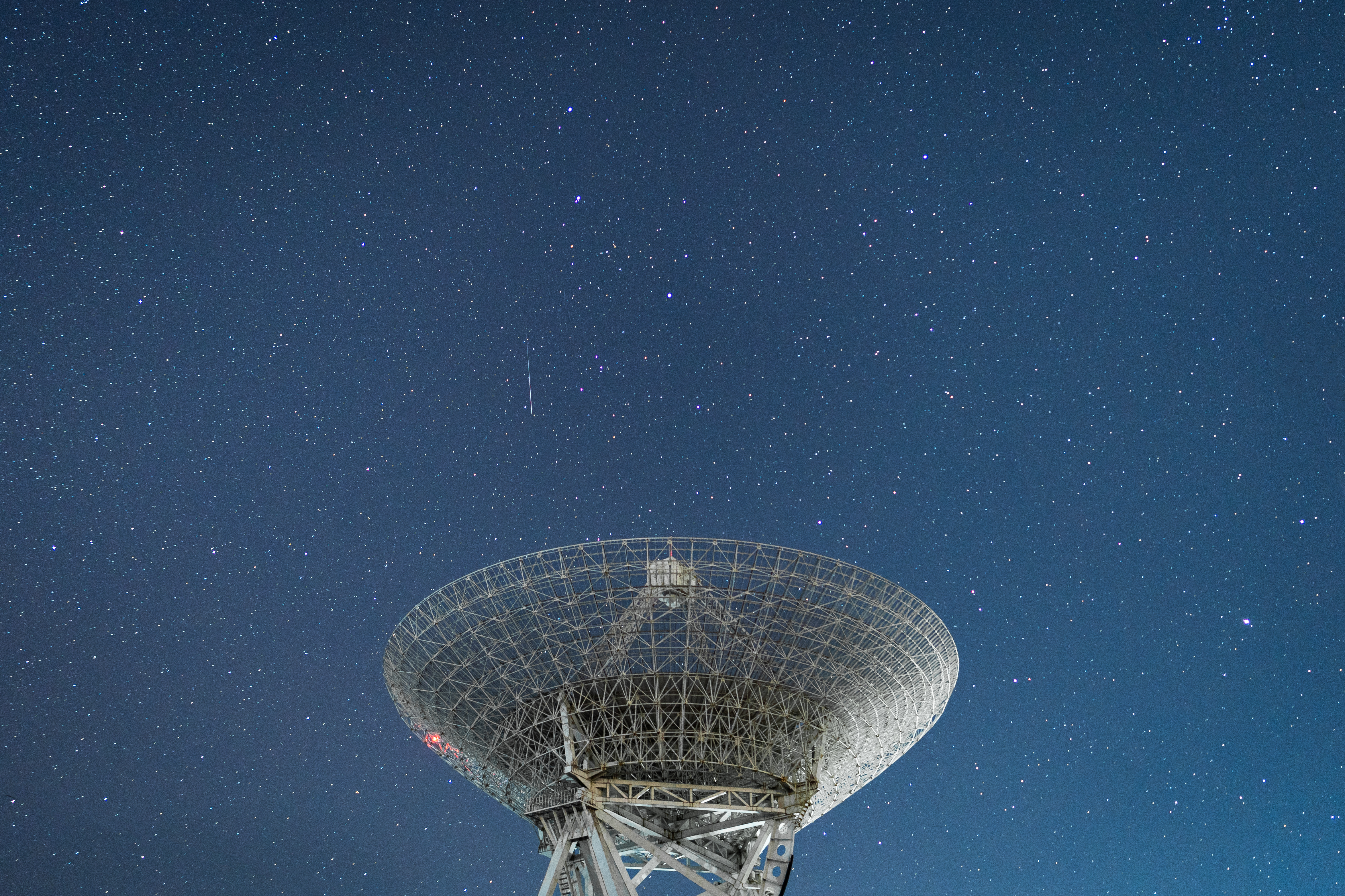双子座流星雨，摄于国家天文台密云站。